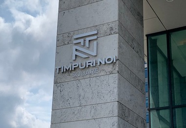 Timpuri Noi Square